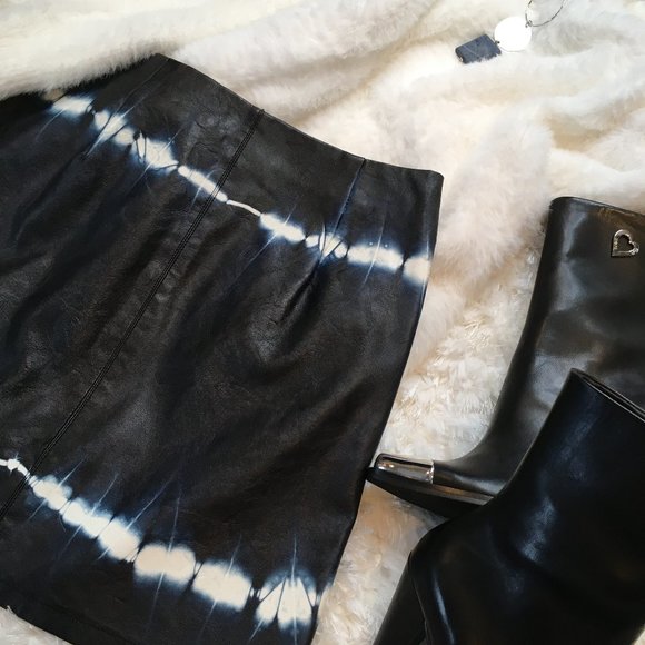 **SOLD** ZARA VEGAN TIE DYE MINI - Picture 6 of 9